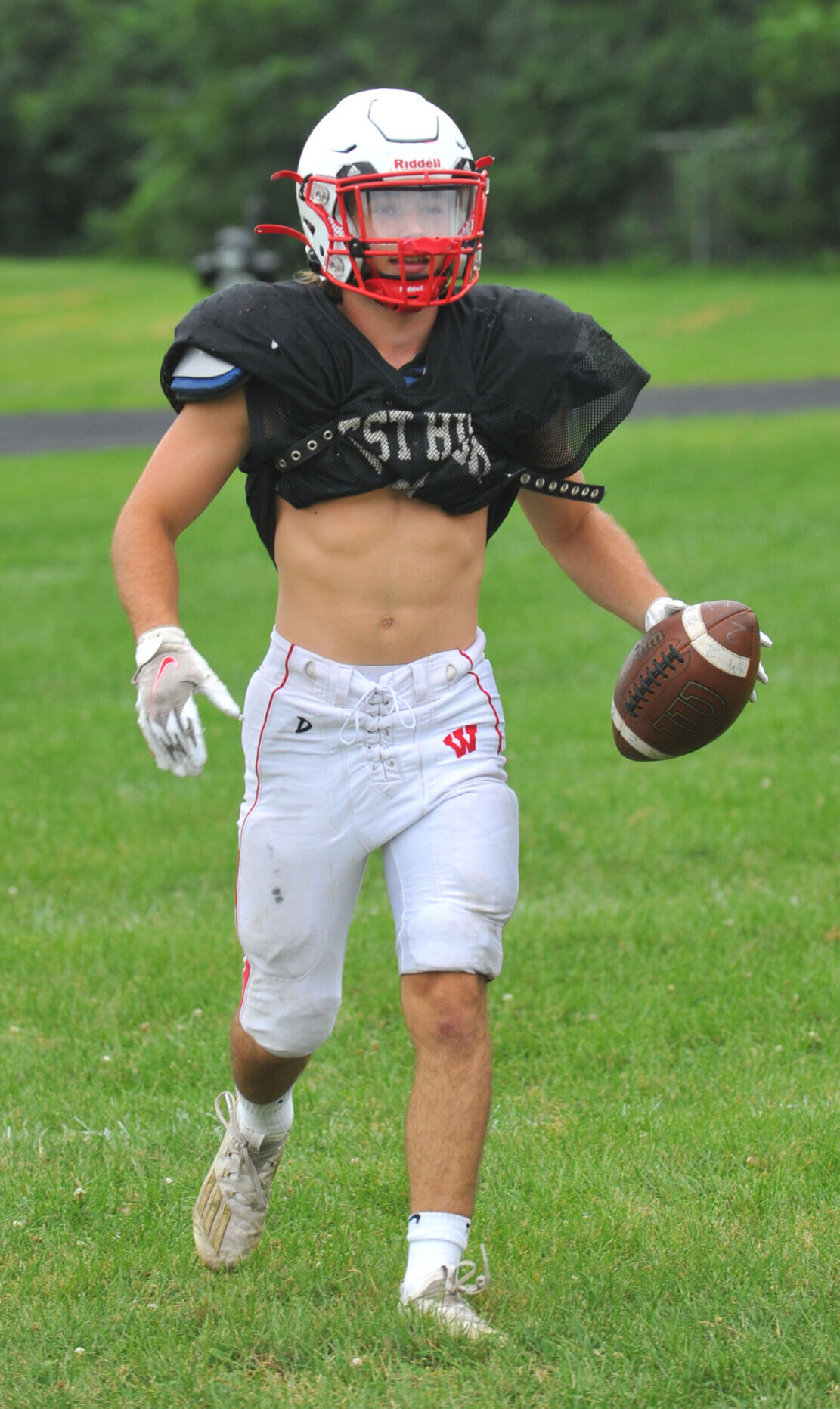 081522-qc-spt-west fb practice-154